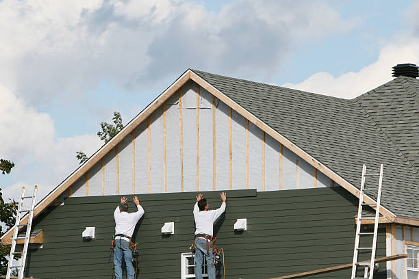 Professional Siding technician working in Willowbrook, IL